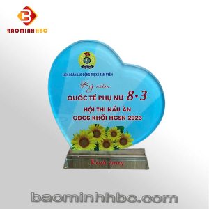 Kỷ niệm chương pha lê 3 ky niem chuong hbc t01