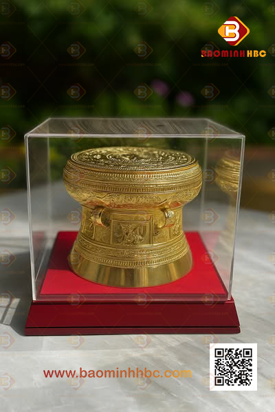 trống đồng mạ vàng