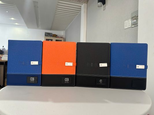 Sổ sạc đa năng – Quà tặng công nghệ năm 2025 2 sổ sạc đa năng