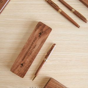 bút bi gỗ khắc chữ