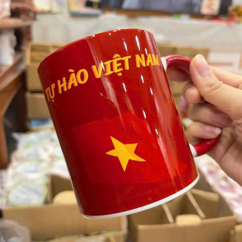 ly sứ in logo ngày quốc khánh