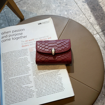 5 mẫu ví da cầm tay sang trọng đáng sở hữu 2025 7 vi06