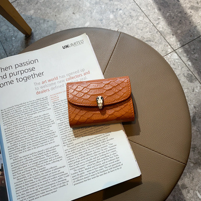 5 mẫu ví da cầm tay sang trọng đáng sở hữu 2025 10 vi09 1