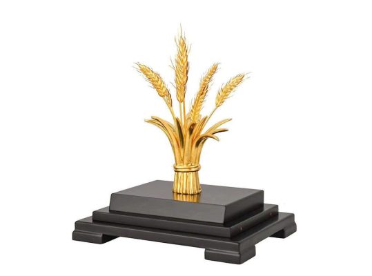 7 Ý Nghĩa Đặc Biệt Của Tượng Bó Lúa Mạ Vàng 2 z7020251994562 ae3cd2a96d39f09d91487e286d241362