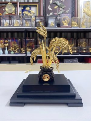 7 Ý Nghĩa Đặc Biệt Của Tượng Bó Lúa Mạ Vàng 3 z7020284202491 5021ca779680ee70fdb991d23f187fad