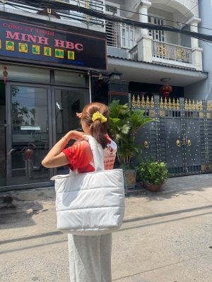 Túi Chần Bông – Xu Hướng Quà Tặng 2025 5 z7093590685241 f708bd7b0a8dee642a95f001e0c79274