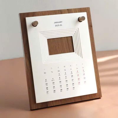 Lịch Gỗ Để Bàn 2026 - Xu Hướng Lịch Hiện Đại 2 z7100535649798 a6faee1ef1dddd8cb20bbbf386458874