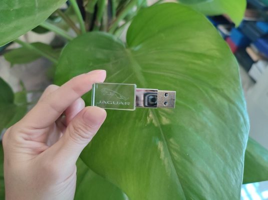 USB Pha Lê Khắc Logo 4 usb pha lê