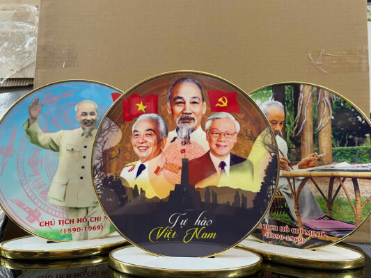Top 6 Mẫu Đĩa Lưu Niệm Các Lãnh Tụ Việt Nam Sang Trọng Và Ý Nghĩa 3 Đĩa lưu niệm Trưng Bày Hình Các Lãnh Tụ Việt Nam