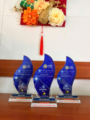 Kỷ Niệm Chương Pha Lê Tài Trợ