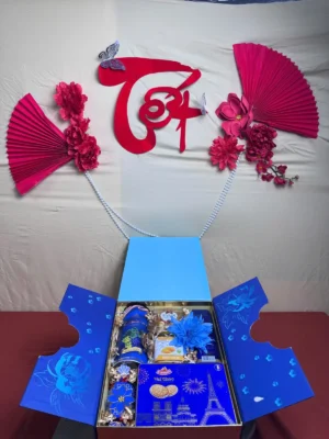 Hộp quà Tết Dạ Thanh Tước màu xanh mở nhiều cánh với sản phẩm bên trong